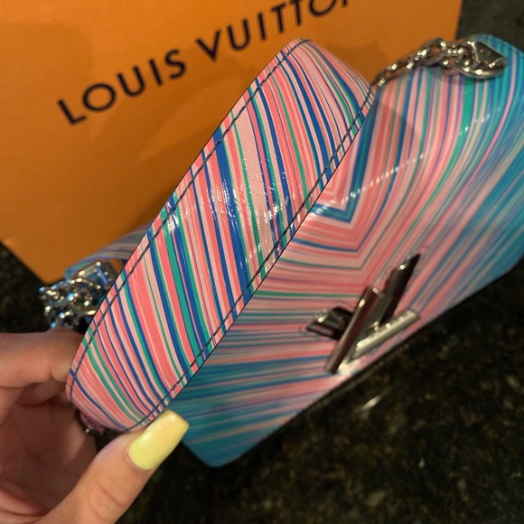Limited Edition Louis Vuitton Twist MM - Picture 3 of 8